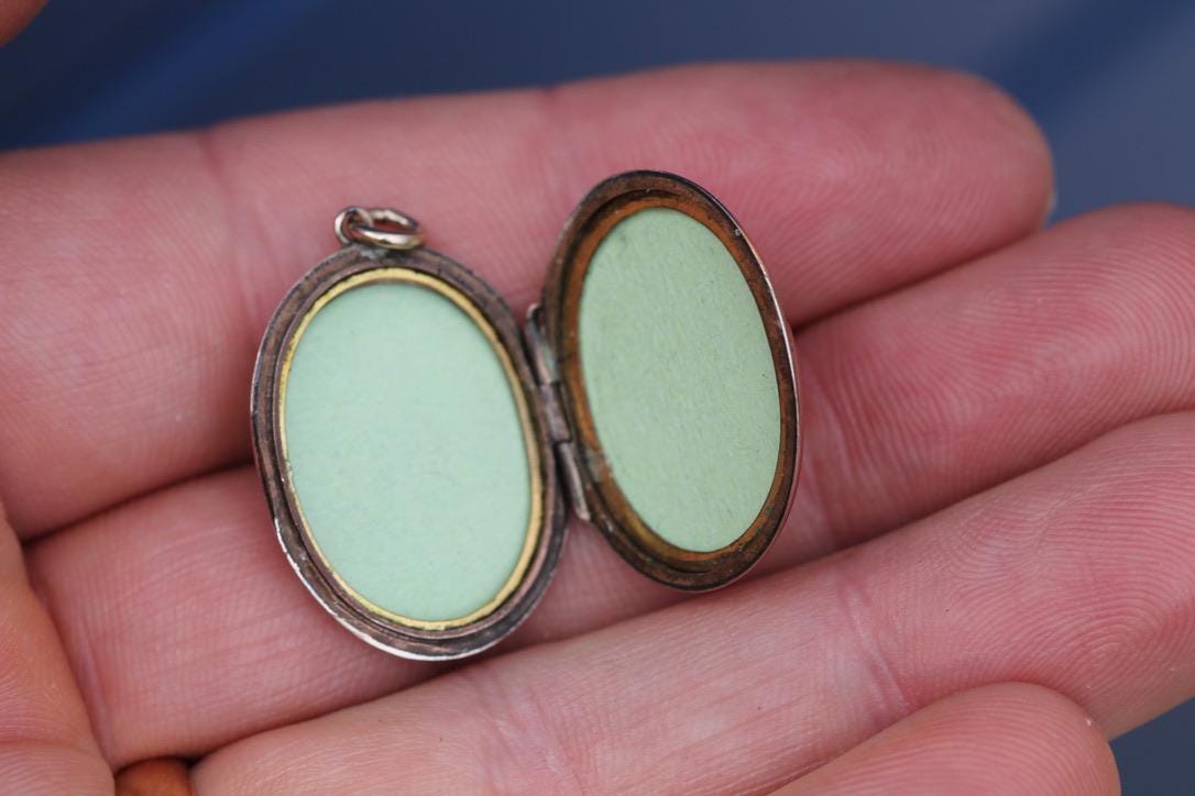 Antique 9ct Rose Gold Locket | Floral Chasing Front & Back | Edwardian