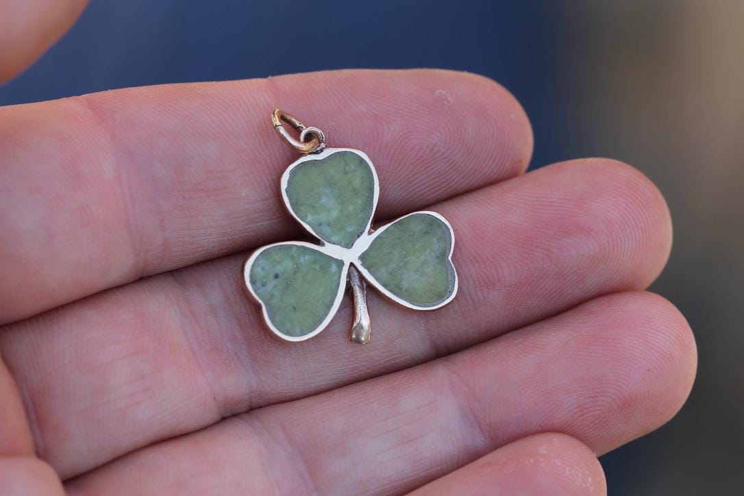 Vintage 9ct Gold Connemara Shamrock Pendant | 1968