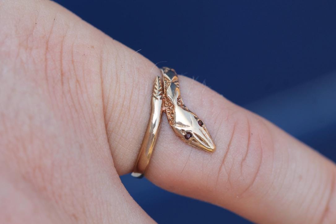 Vintage 9ct Gold Snake Ring | Garnet Eyes