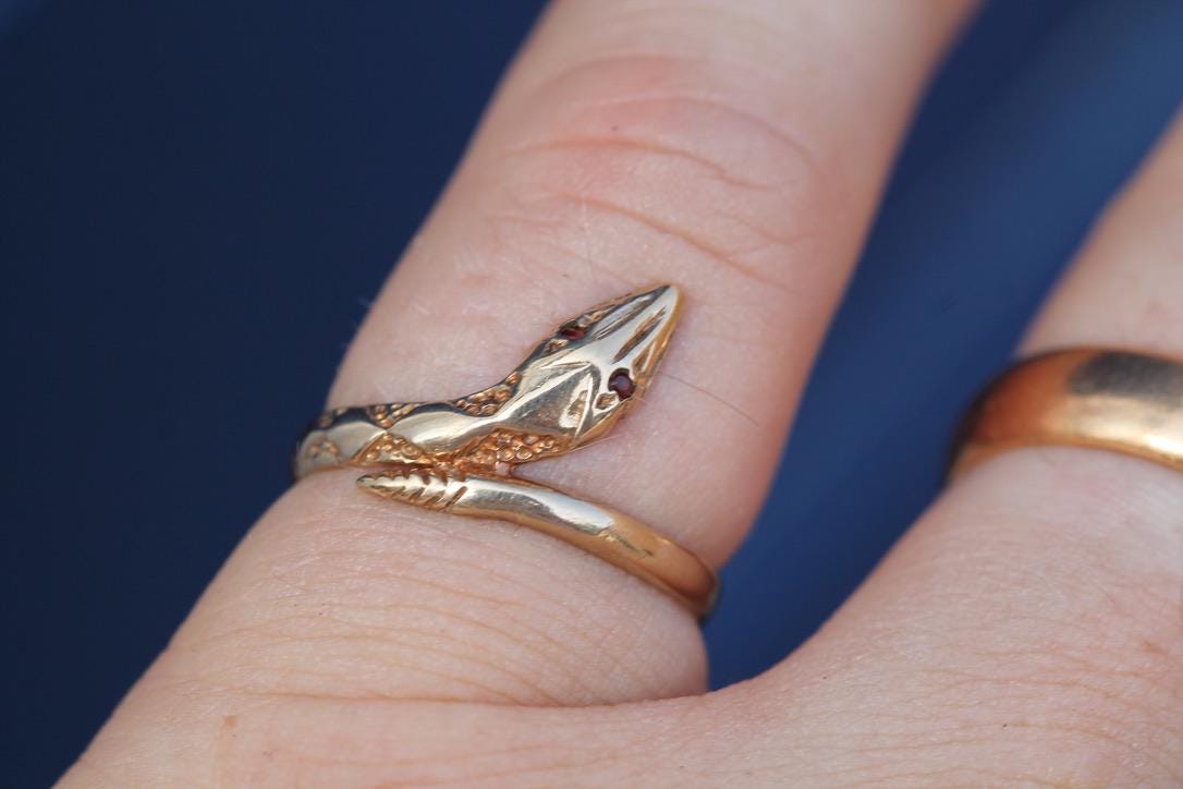 Vintage 9ct Gold Snake Ring | Garnet Eyes
