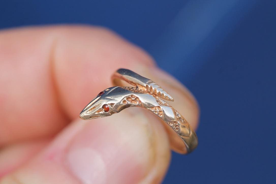 Vintage 9ct Gold Snake Ring | Garnet Eyes