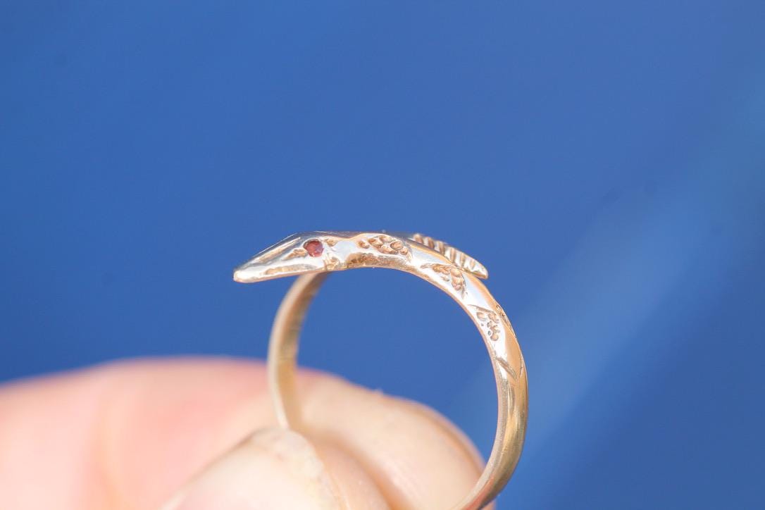 Vintage 9ct Gold Snake Ring | Garnet Eyes
