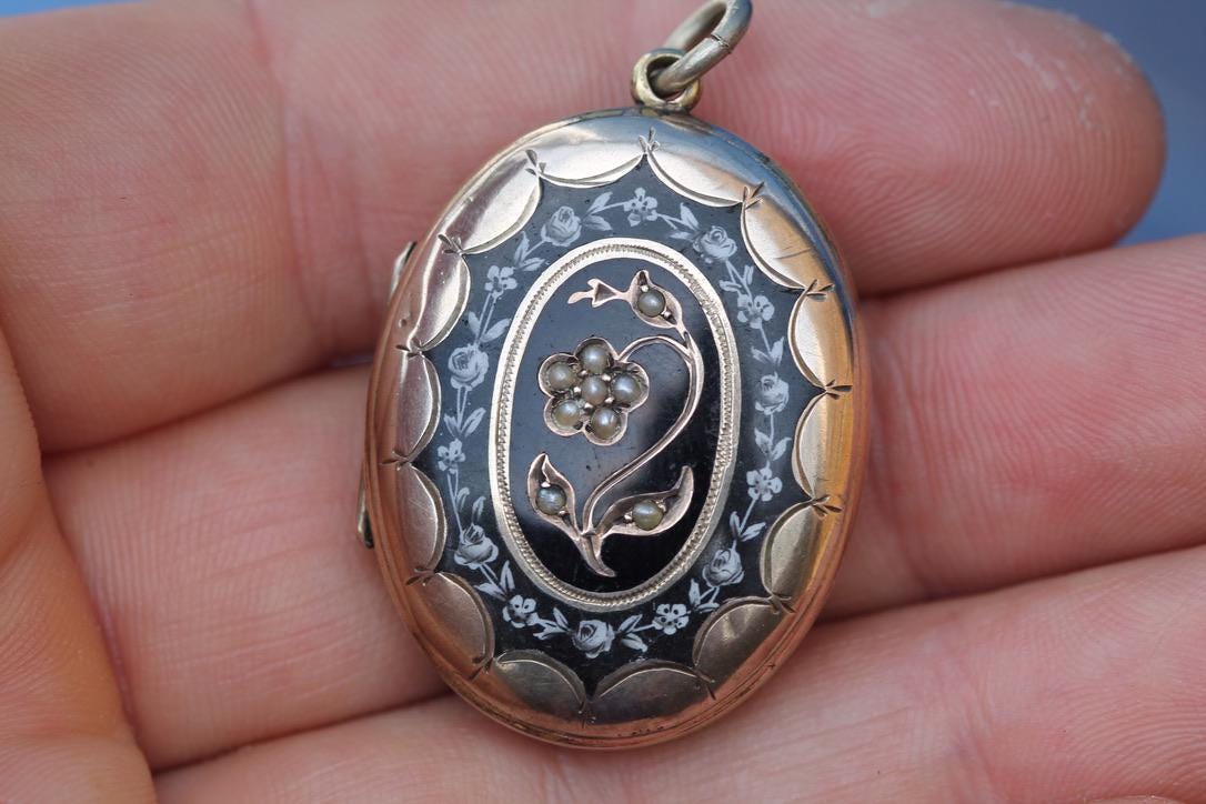 Antique Victorian 9ct Gold Locket | Black Enamel | Seed Pearl Forget-Me-Not