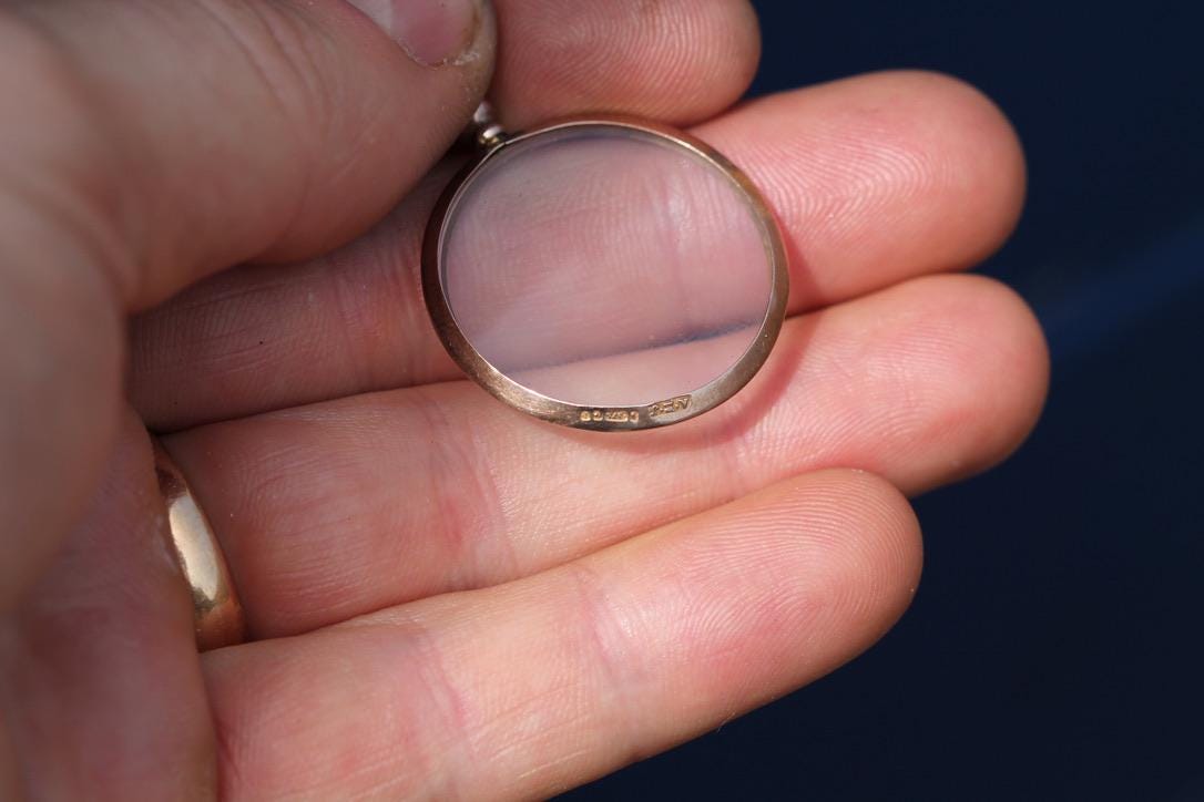 Antique 9ct Gold Screw-Top Glass Locket | Keepsake Photo Locket | 1914