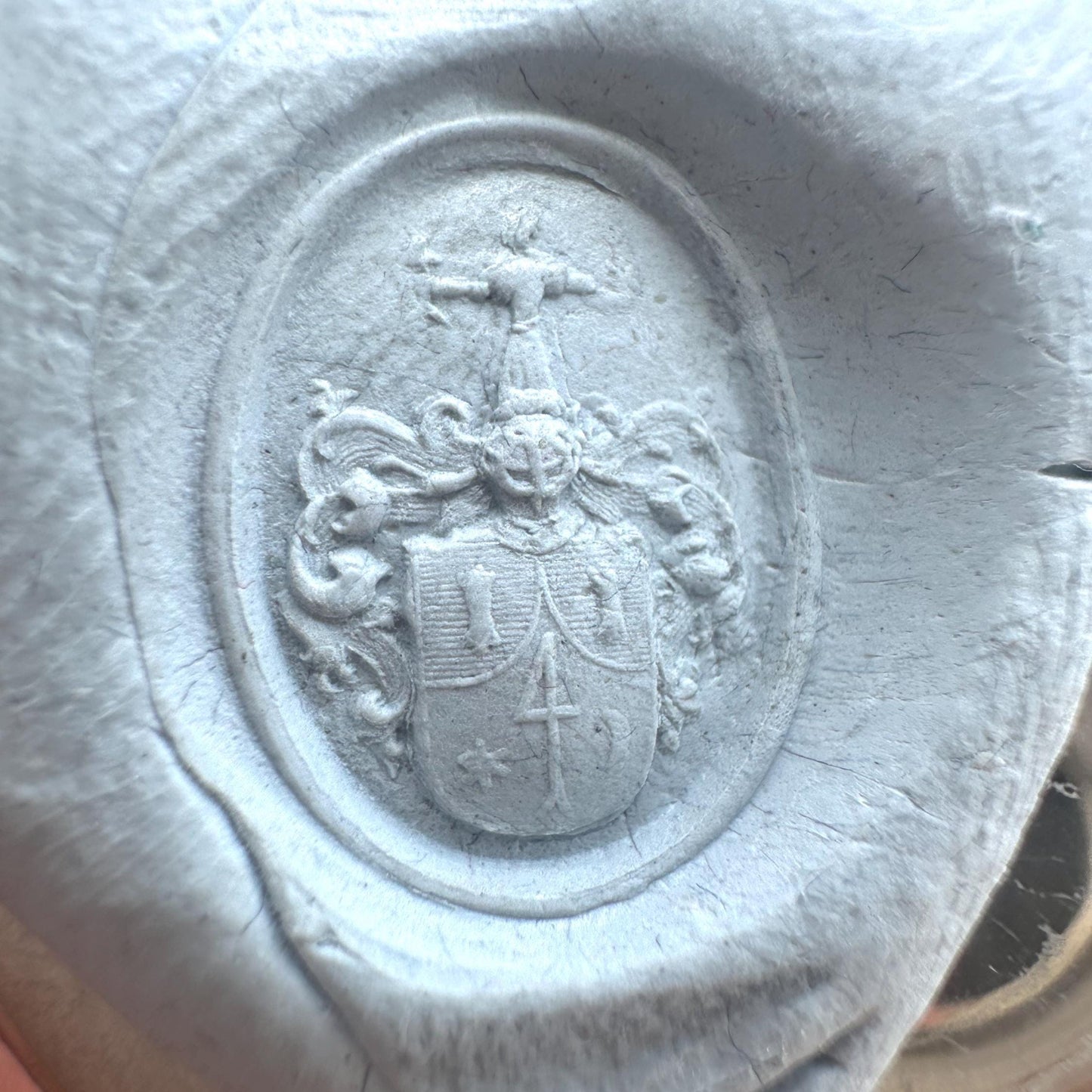 Antique-14ct-Gold-Sardonyx-Intaglio-Coat-Of-Arms-Signet-Ring