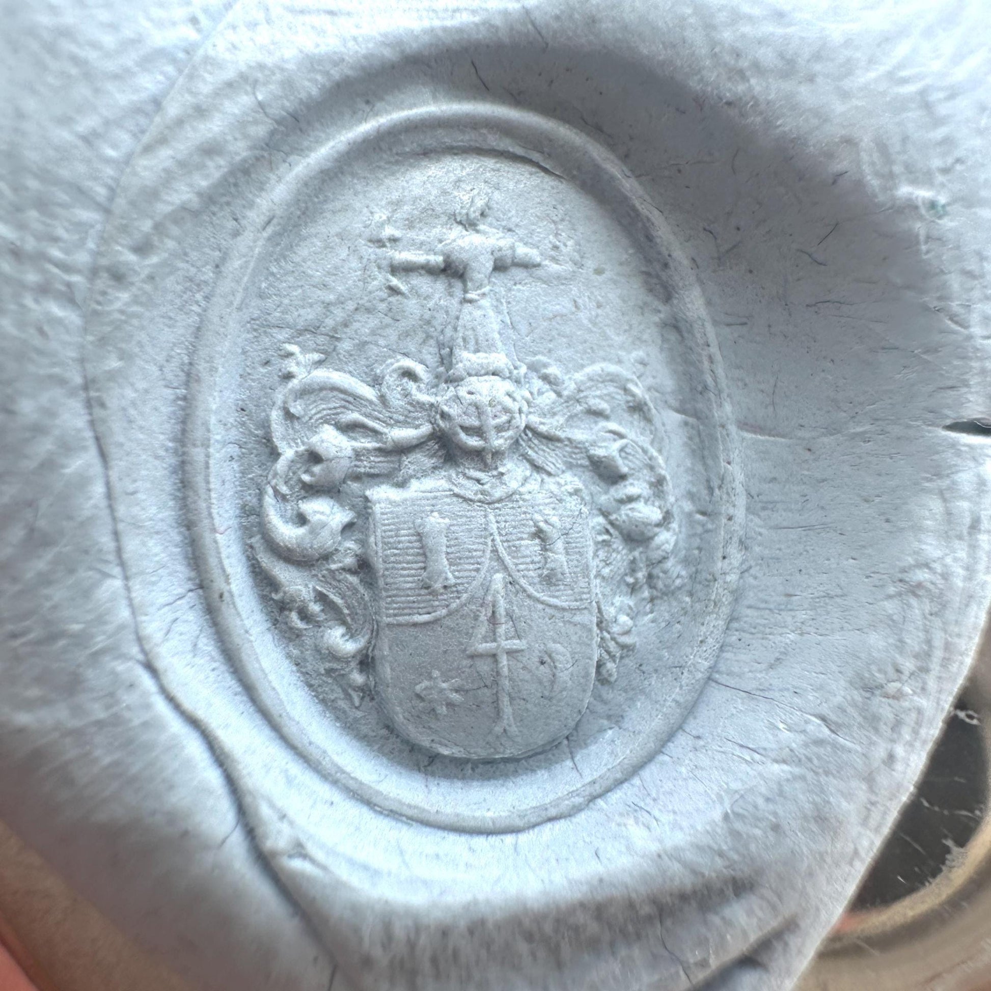 Antique-14ct-Gold-Sardonyx-Intaglio-Coat-Of-Arms-Signet-Ring
