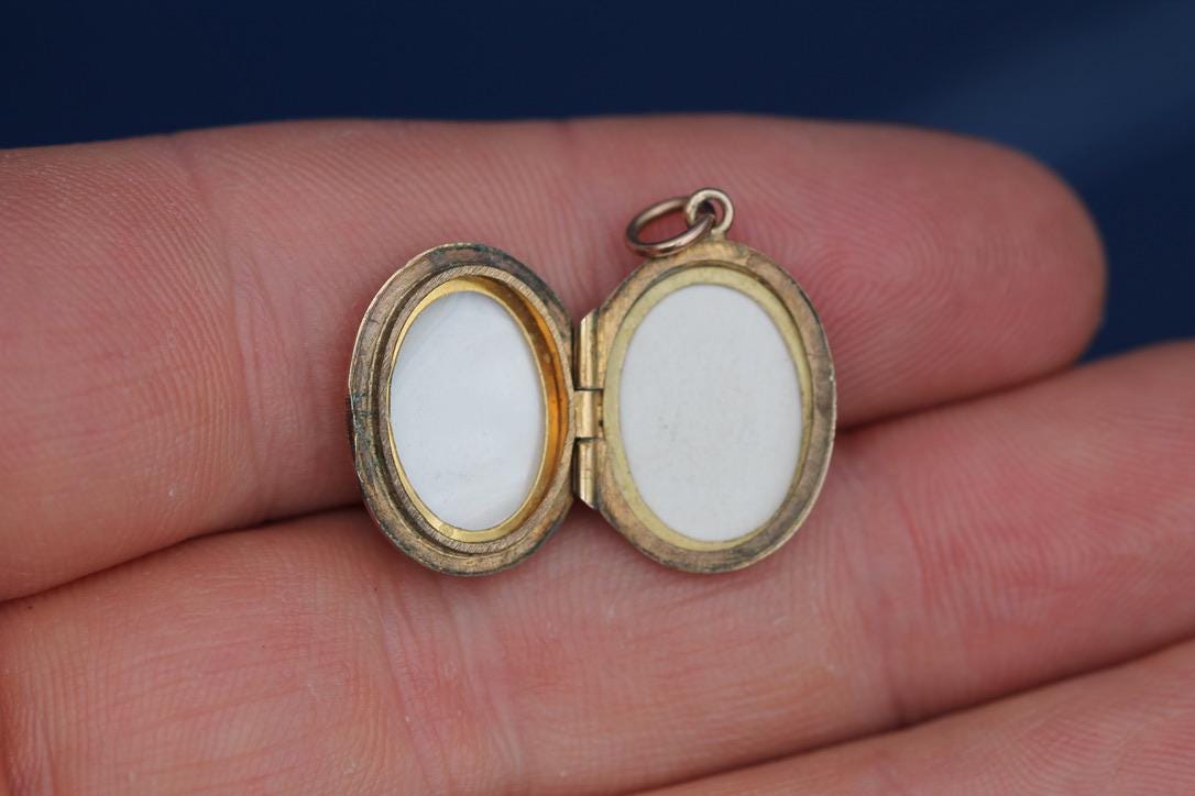 Vintage 9ct Gold Locket | Art Deco Sunburst Design