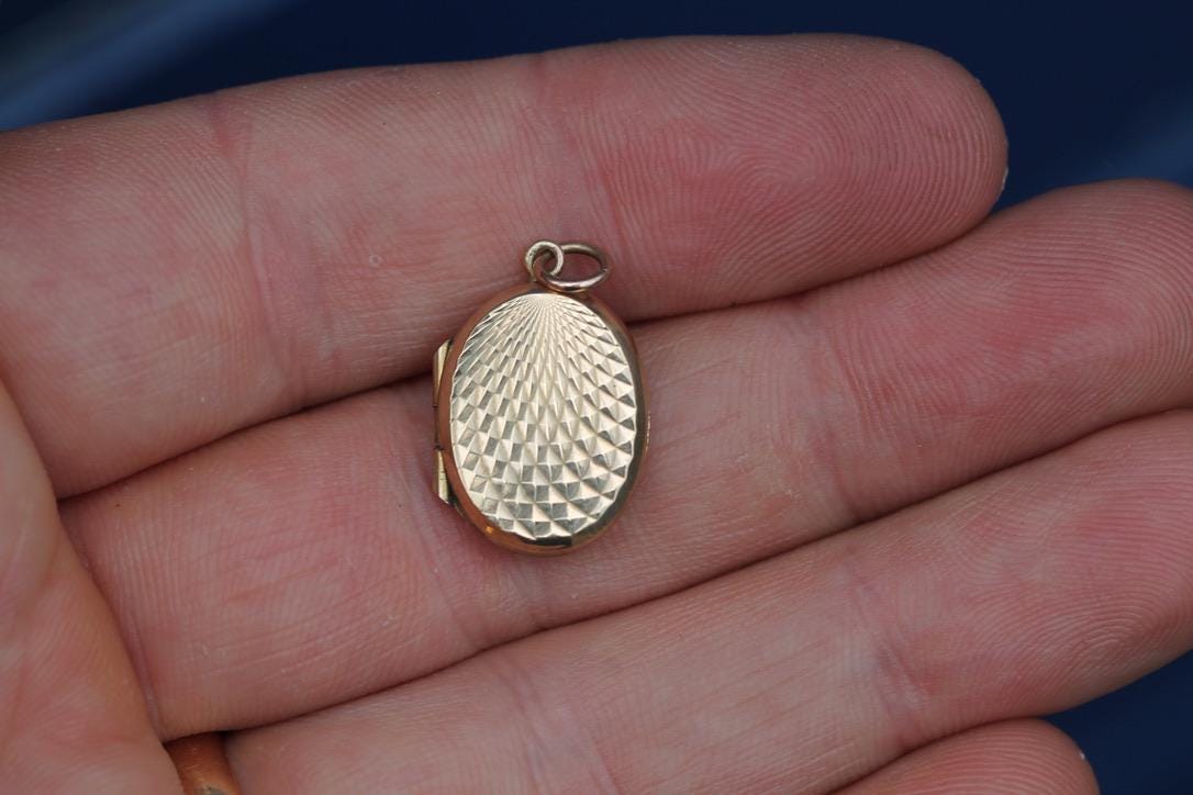 Vintage 9ct Gold Locket | Art Deco Sunburst Design