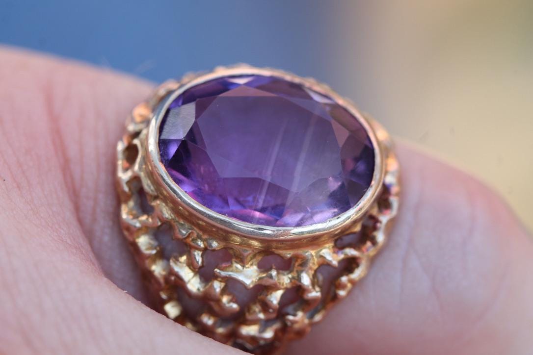 Vintage 9ct Gold Amethyst Ring | Pierced Chased Shoulders | 7ct