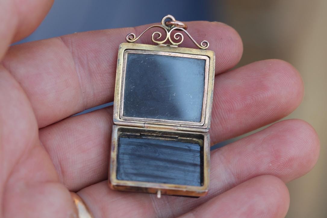 Victorian-12ct-Gold-Pendant-|-Carved-Hematite-Horse-|-Onyx-Reverse-|-Opens-as-Locket-|-c.1860