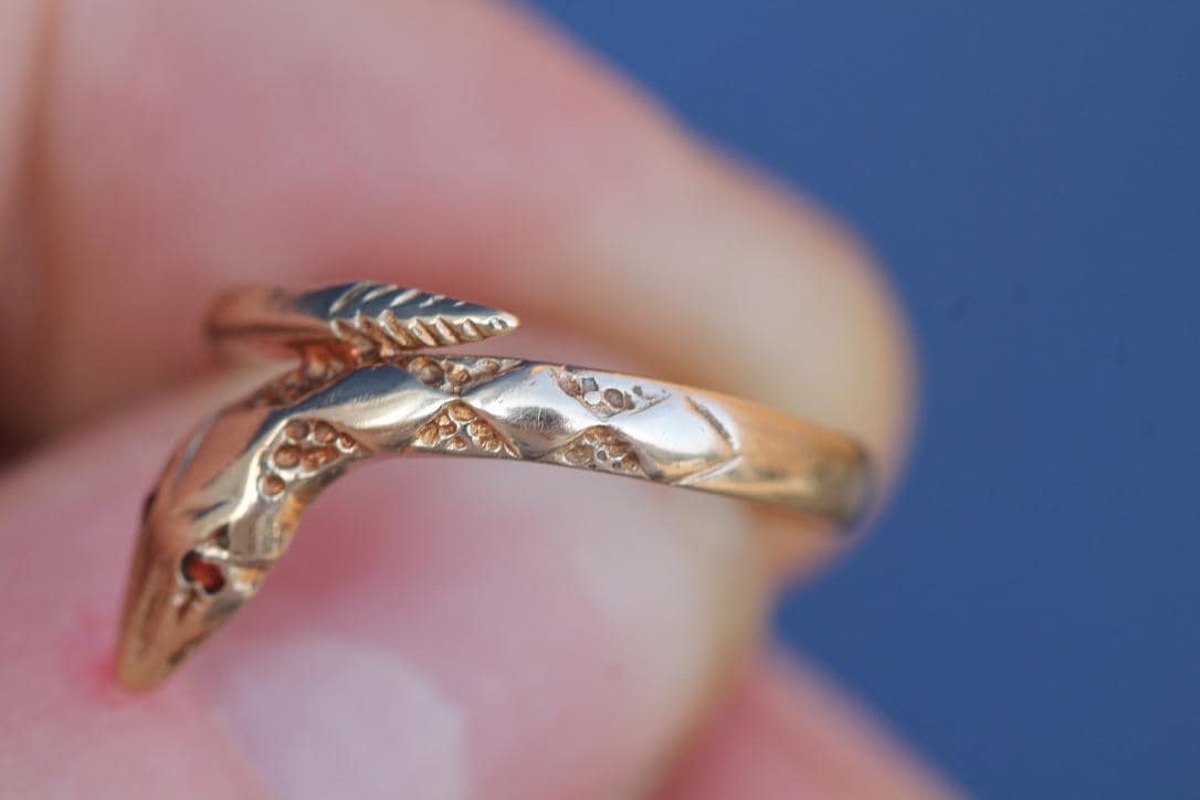 Vintage 9ct Gold Snake Ring | Garnet Eyes