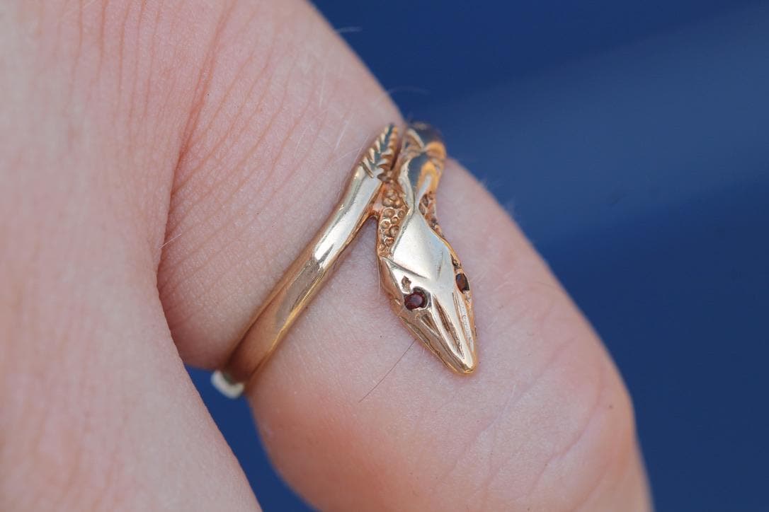 Vintage 9ct Gold Snake Ring | Garnet Eyes