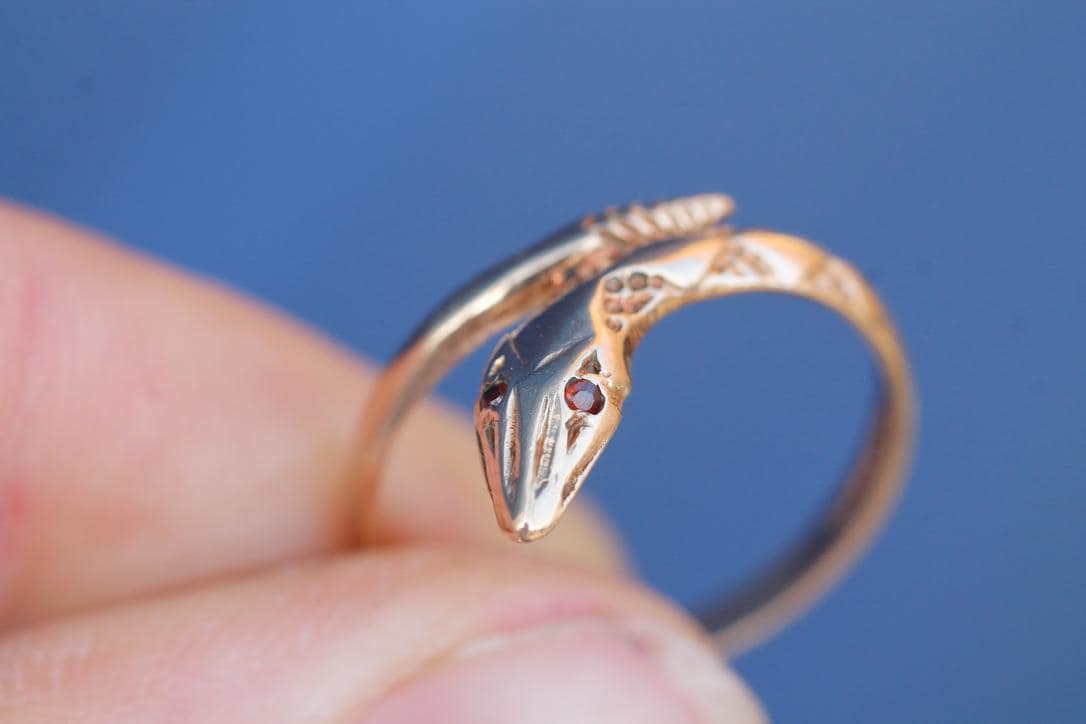 Vintage 9ct Gold Snake Ring | Garnet Eyes