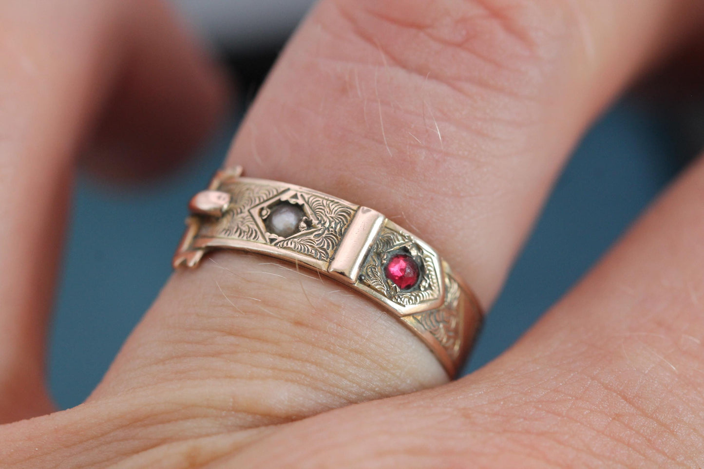Antique-9ct-Gold-Buckle-Ring-|-Victorian-Garnet-&-Pearl-Ring-|-Engraved-Belt-Buckle-Band-|-1877