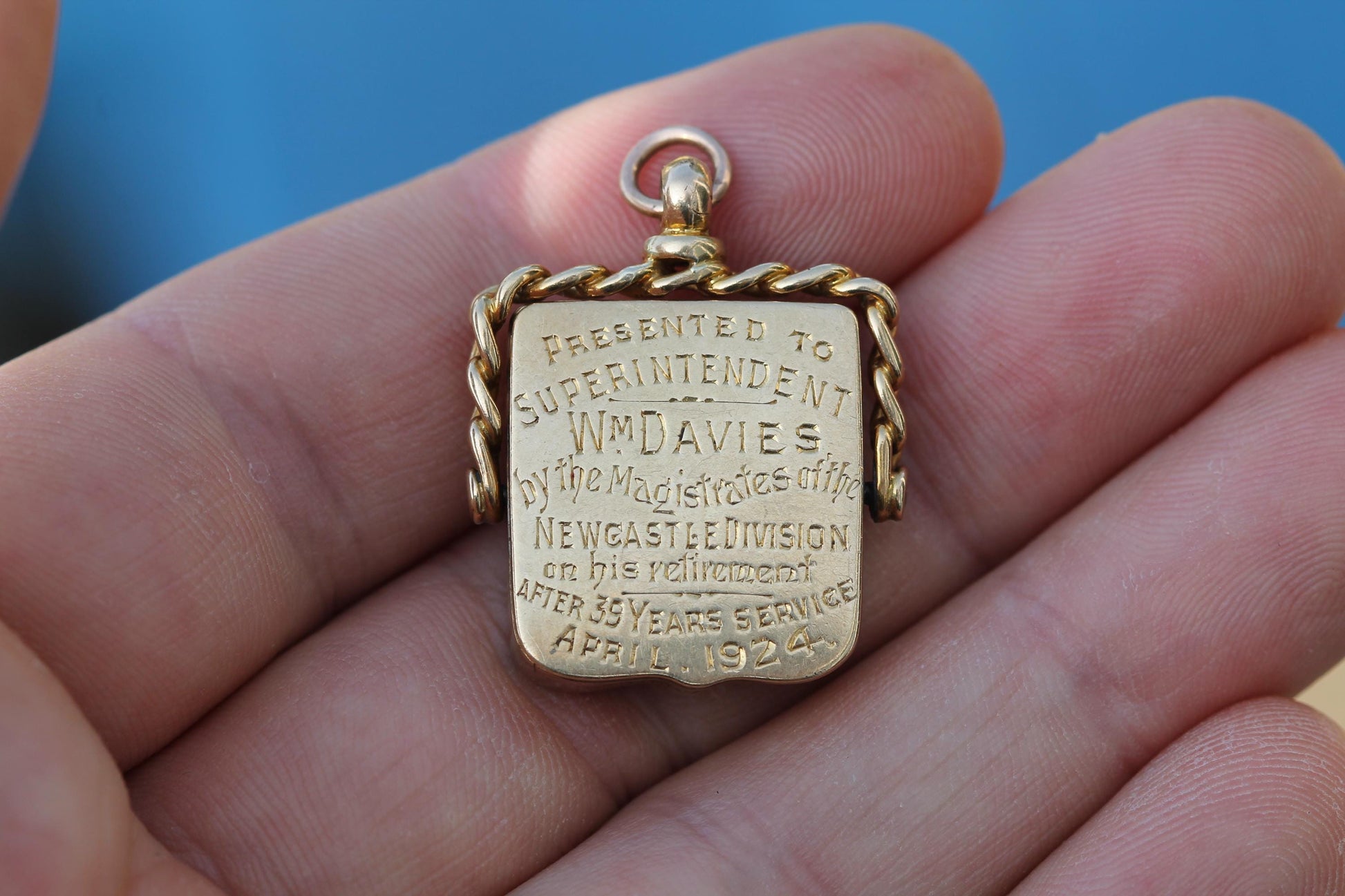 Antique-18ct-Gold-Masonic-Bloodstone-Spinner-Fob-|-Freemason-Pendant