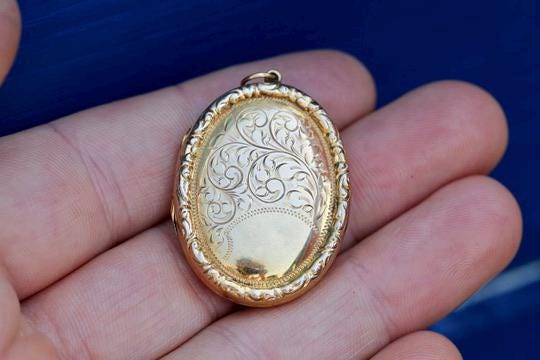 Antique 9ct Gold Locket | Victorian Oval Photo Locket | Engraved Floral Pendant