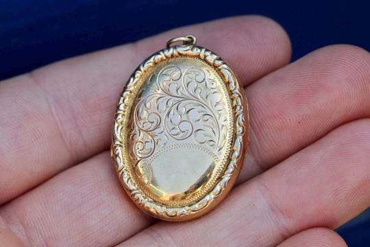 Antique 9ct Gold Locket | Victorian Oval Photo Locket | Engraved Floral Pendant