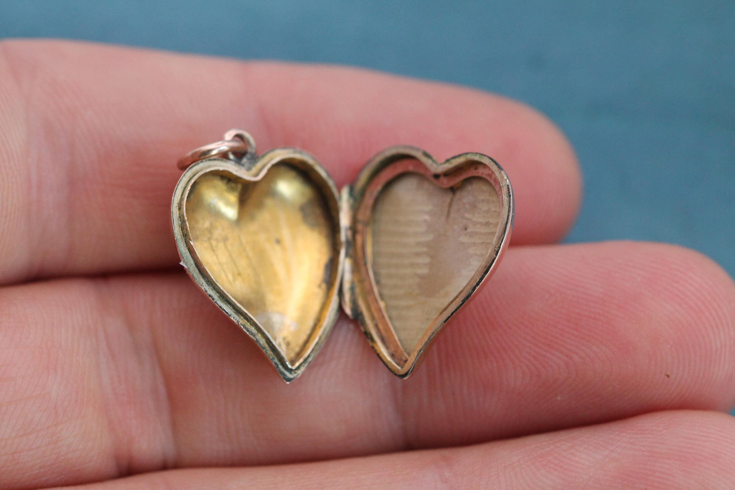 Antique Edwardian 9ct Gold Heart Locket | Engraved Heart Pendant | c.1910