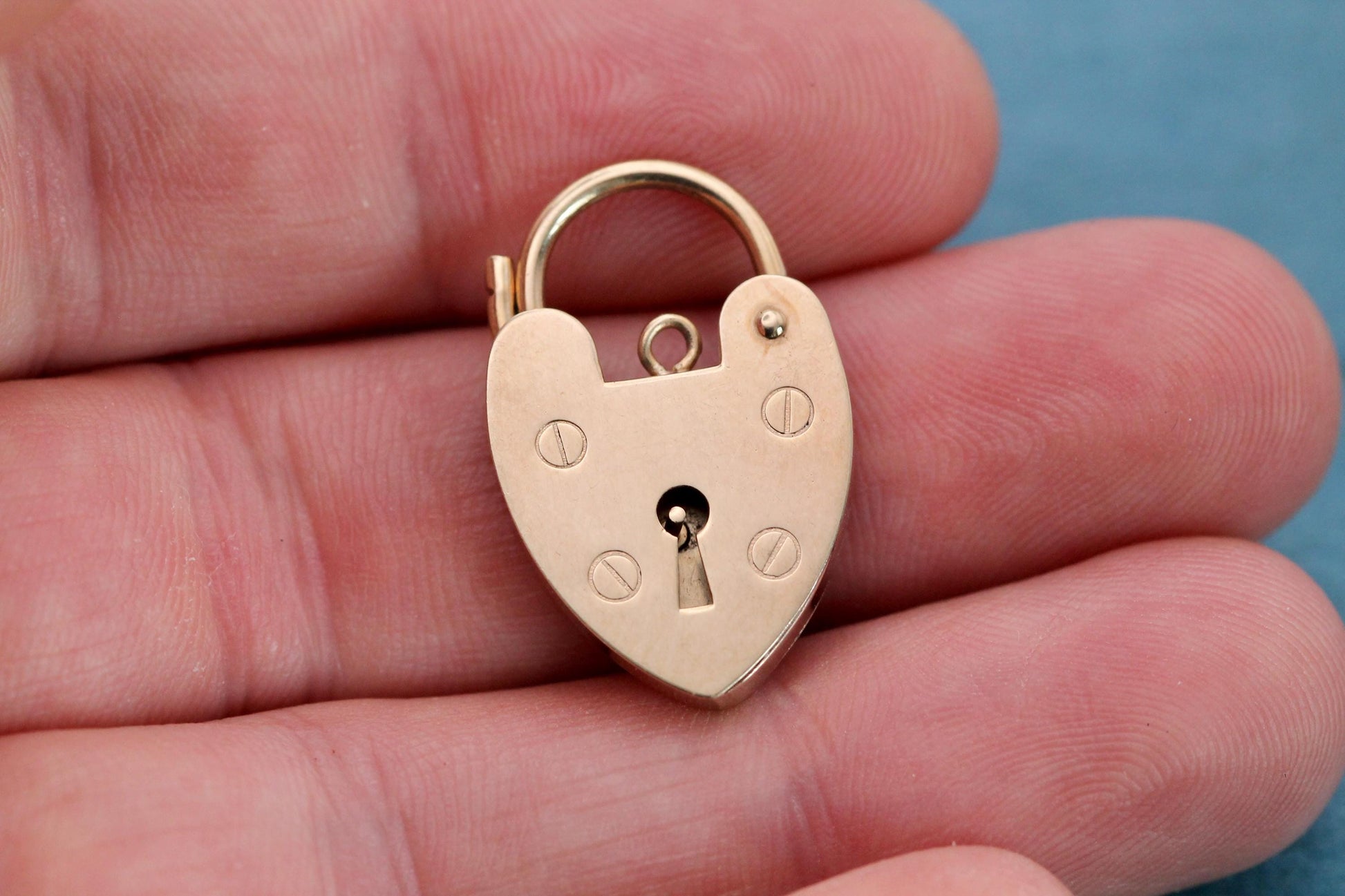 Vintage 9ct yellow gold heart padlock clasp shown closed from the front