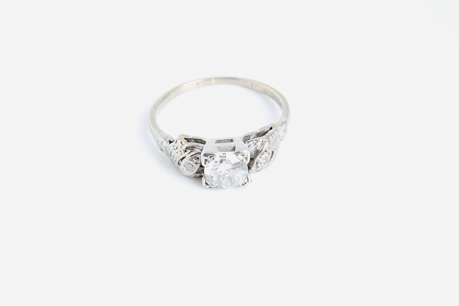 art-deco-platinum-diamond-ring