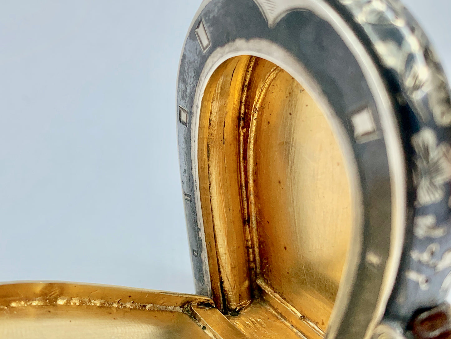 rare-antique-gold-niello-horseshoe-vesta-case