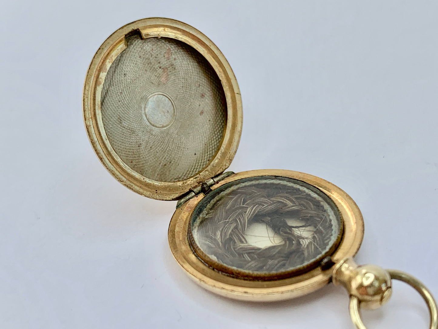 victorian-9ct-gold-memorial-locket