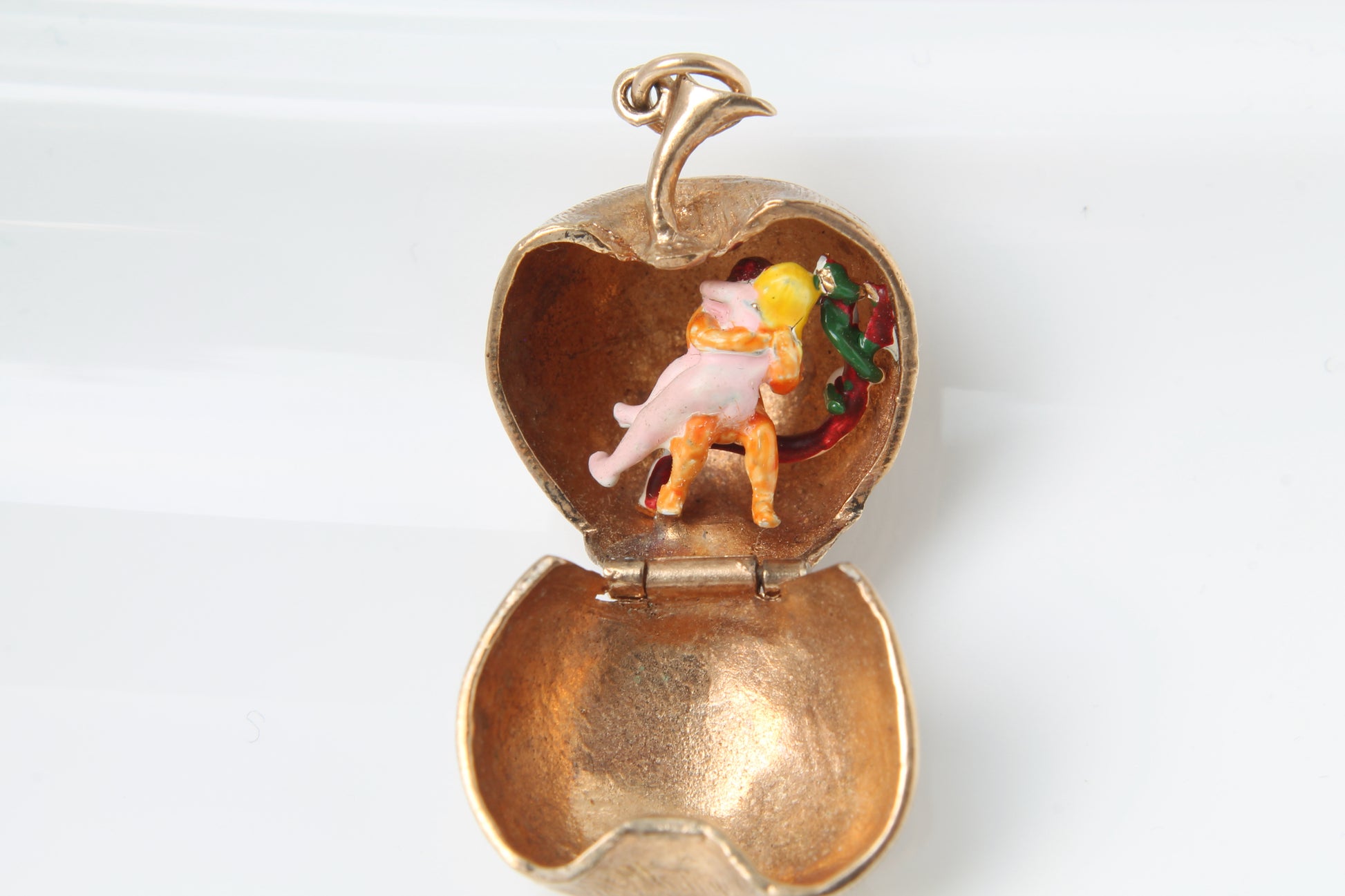 vintage-9ct-gold-apple-adam-and-eve-charm