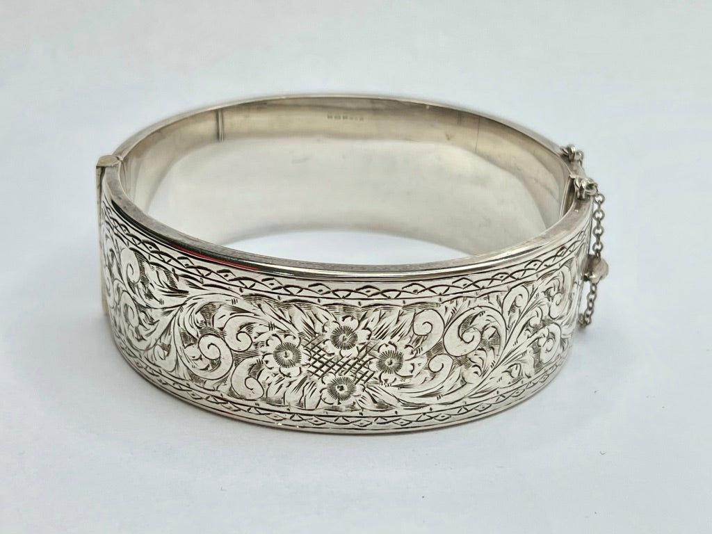 vintage-silver-bangle