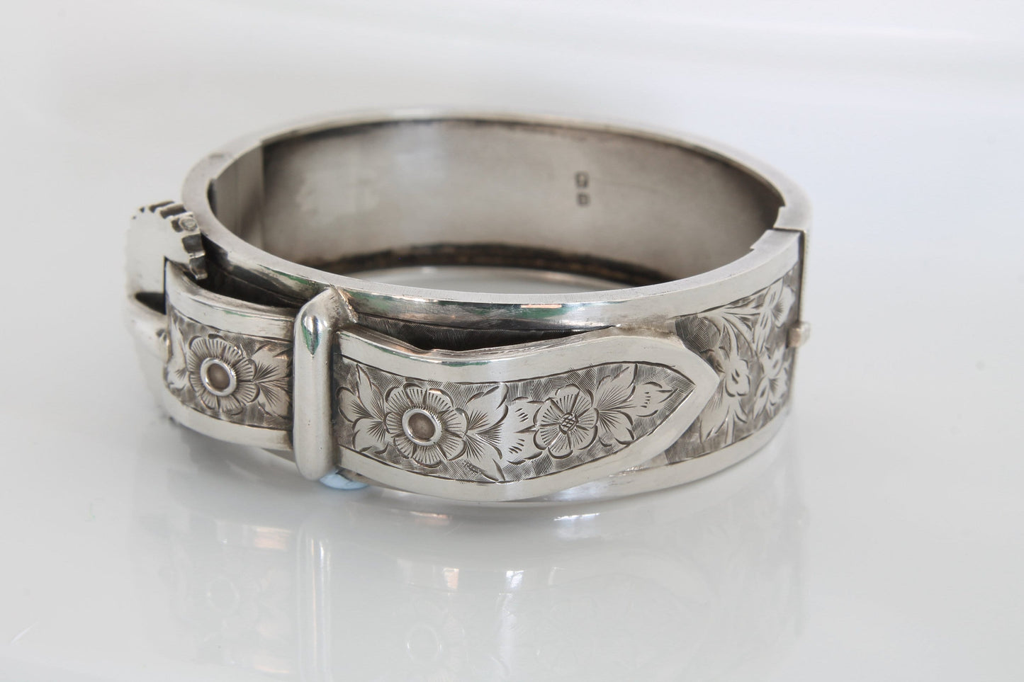 antique-victorian-decorative-silver-buckle-bangle