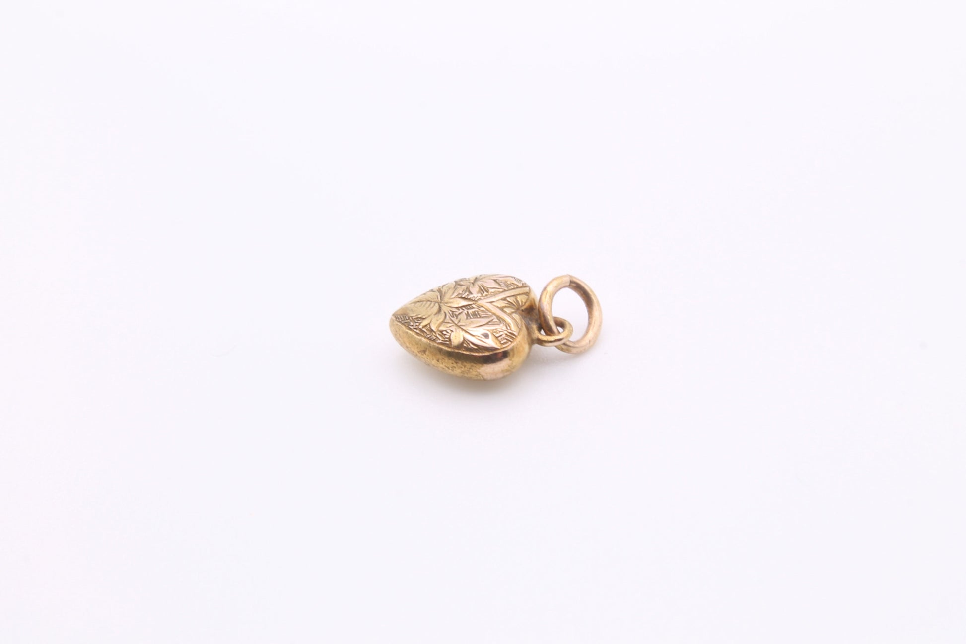 antique-victorian-15ct-gold-engraved-heart-charm-pendant