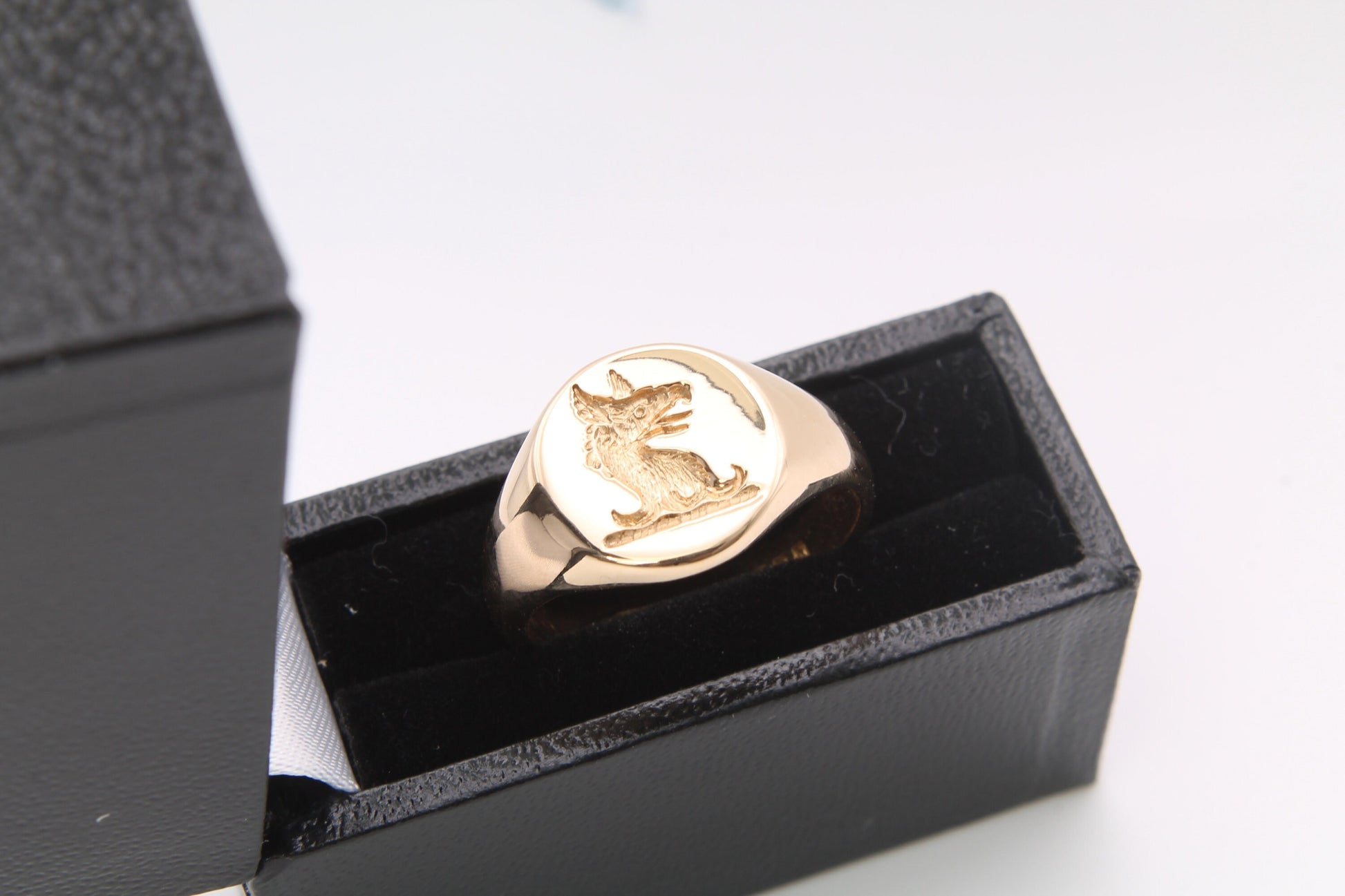 antique-18ct-rose-gold-intaglio-signet-ring-griffin-crest-1919