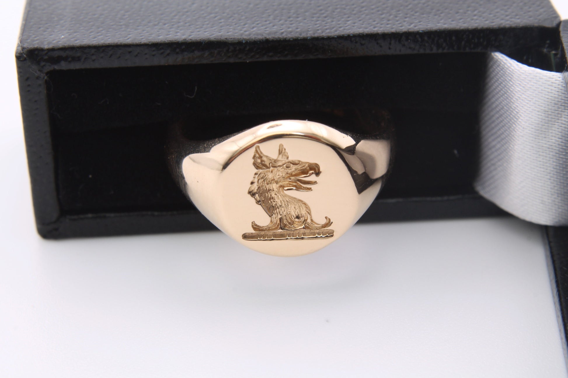 antique-18ct-rose-gold-intaglio-signet-ring-griffin-crest-1919
