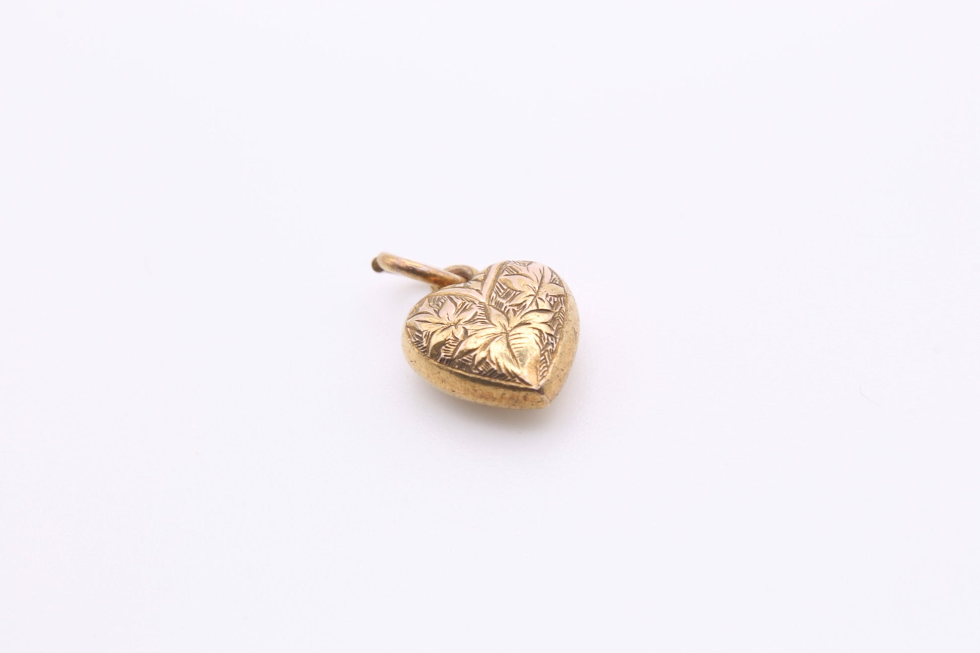 antique-victorian-15ct-gold-engraved-heart-charm-pendant