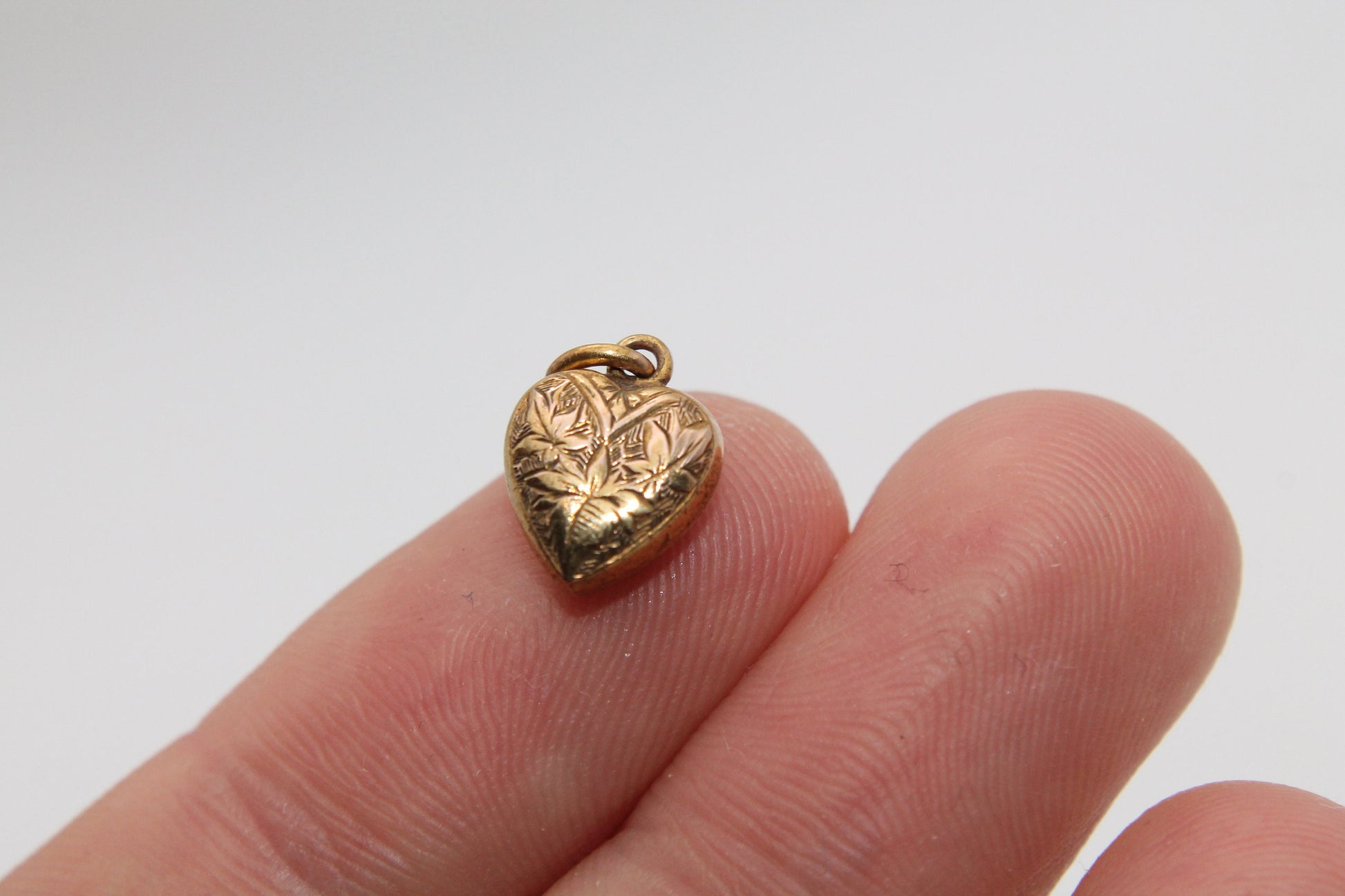 antique-victorian-15ct-gold-engraved-heart-charm-pendant