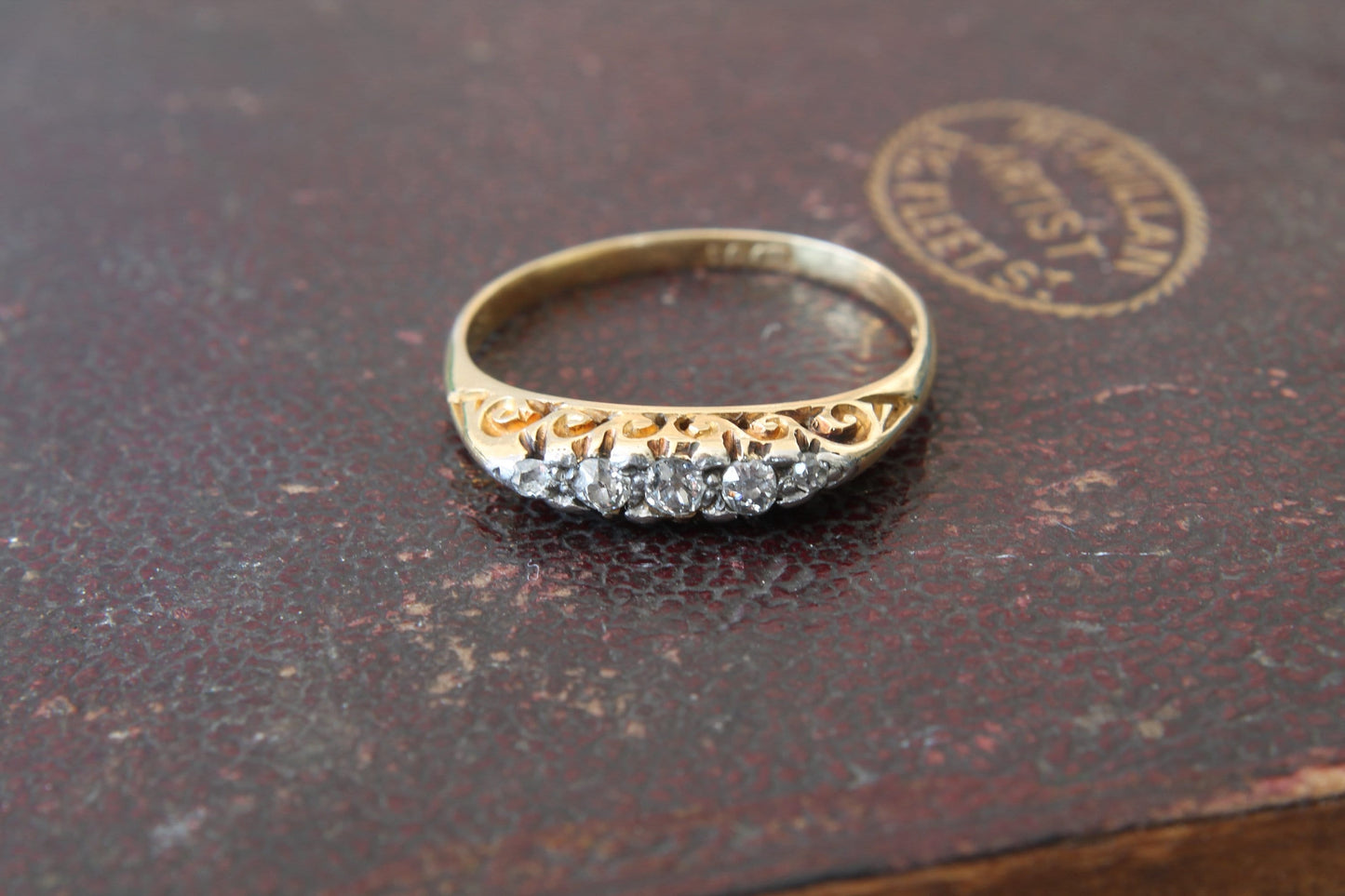 art-deco-18ct-gold-diamond-ring