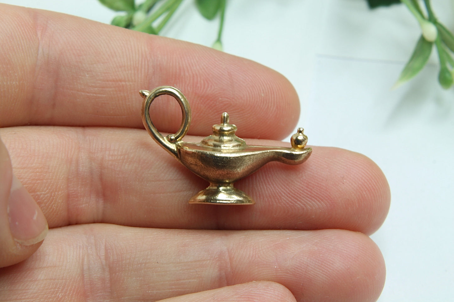 vintage-9ct-gold-genie-lamp-charm