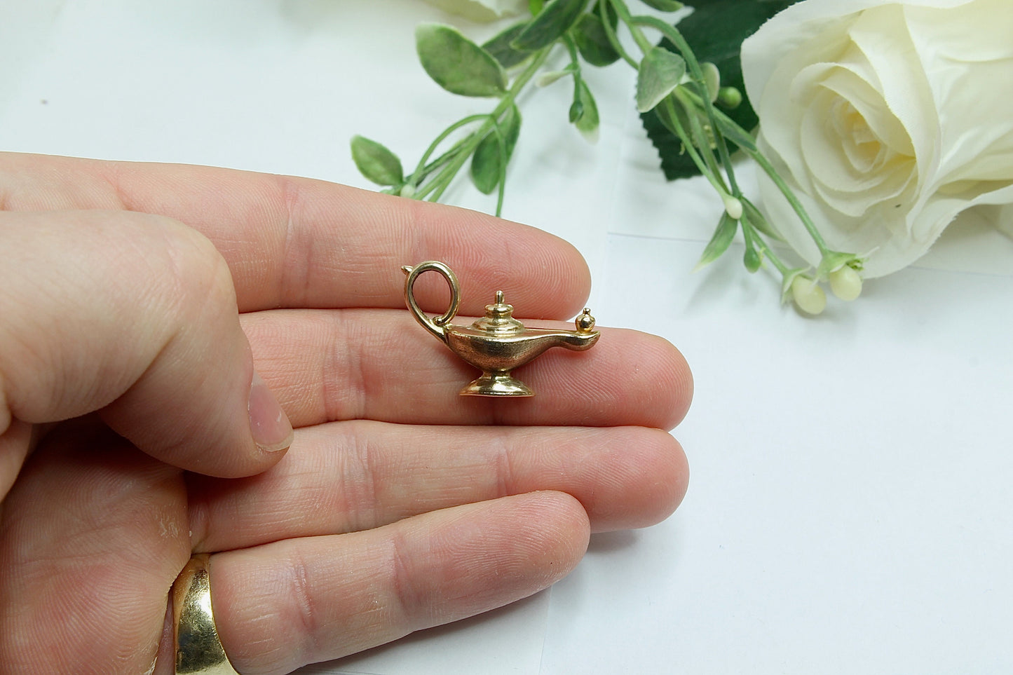 vintage-9ct-gold-genie-lamp-charm