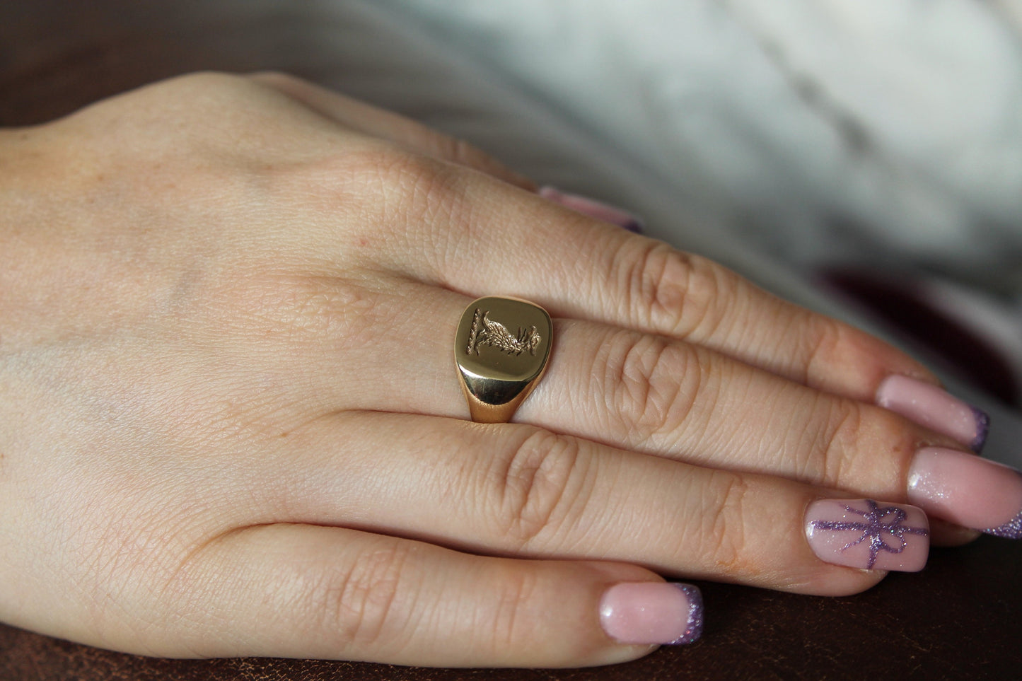 vintage-9ct-yellow-gold-intaglio-signet-ring-griffin-crest