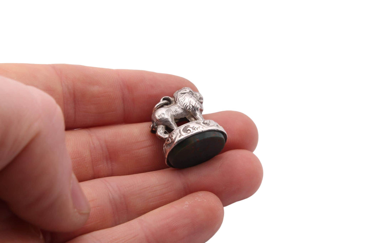 Antique-Sterling-Silver-&-Bloodstone-Lion-Seal-Pendant