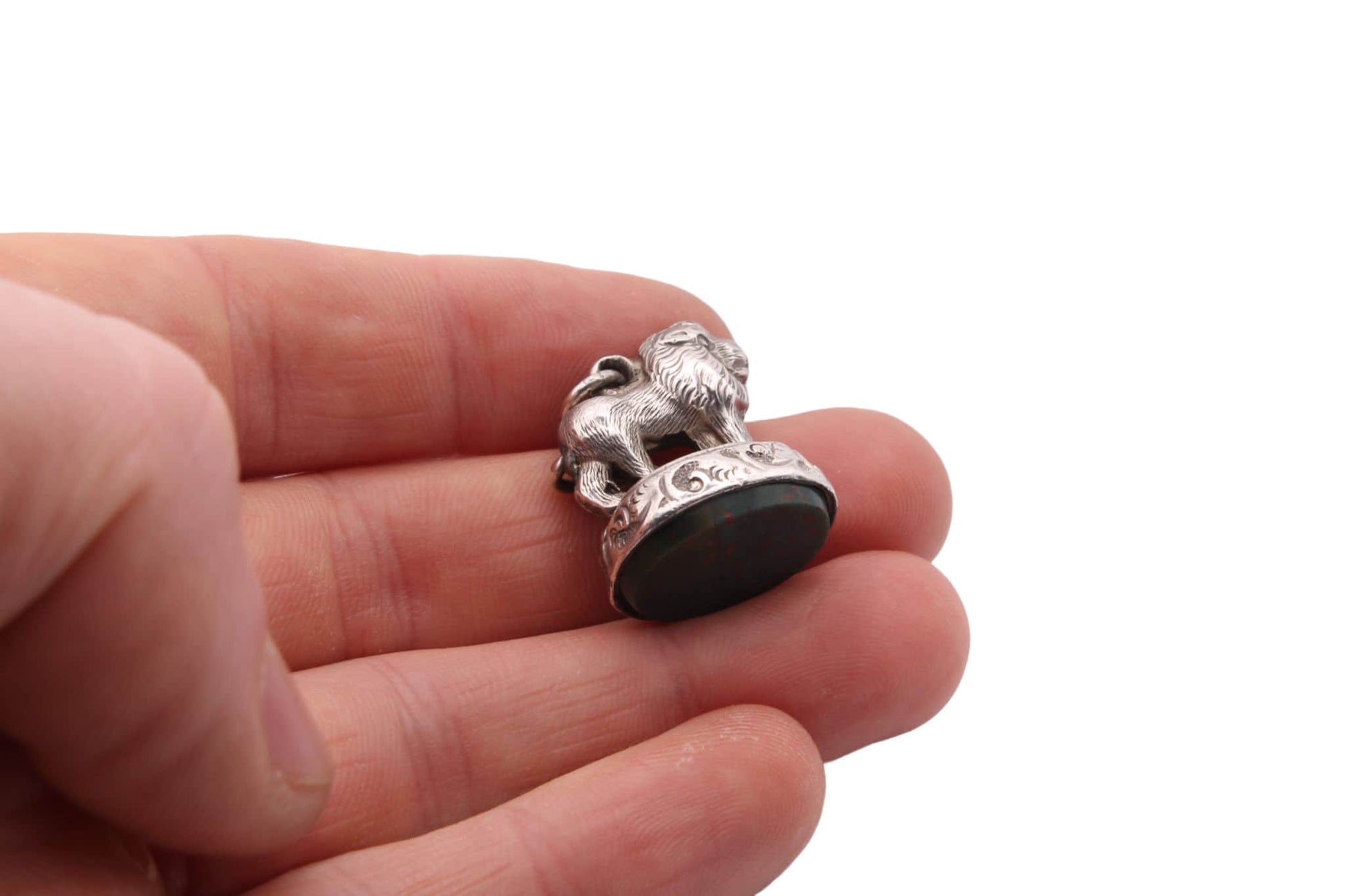 Antique-Sterling-Silver-&-Bloodstone-Lion-Seal-Pendant