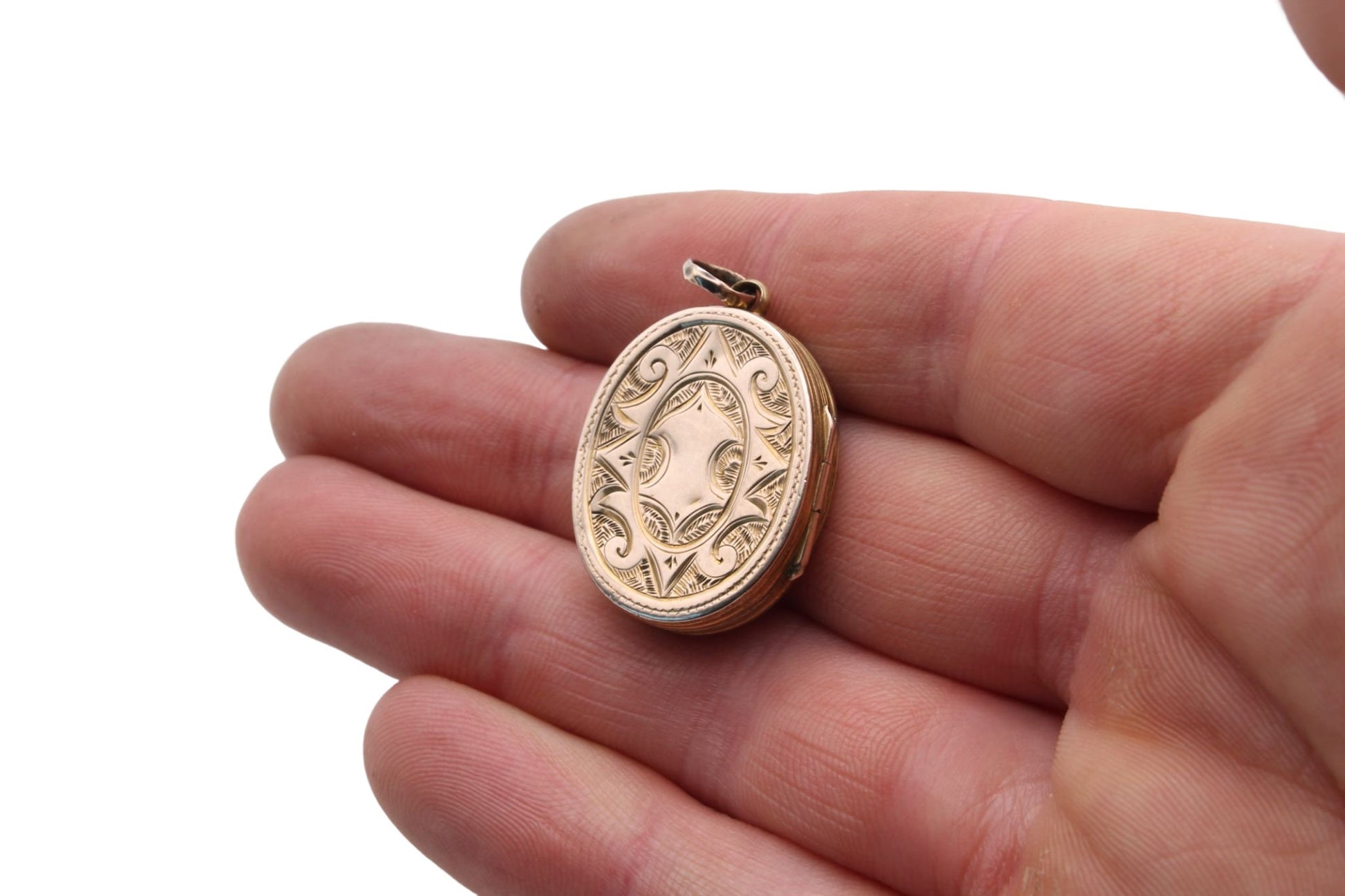 antique-victorian-9ct-gold-back-front-foliate-engraved-locket