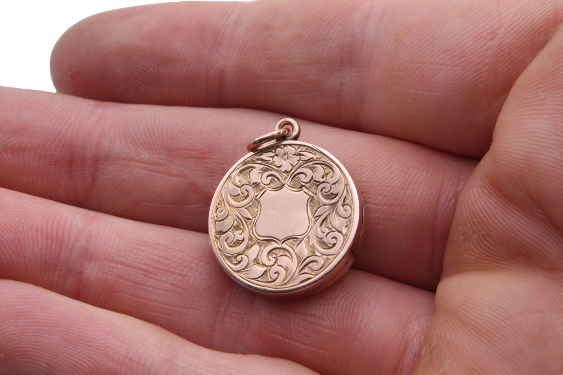 antique-9ct-gold-foliate-locket-1901