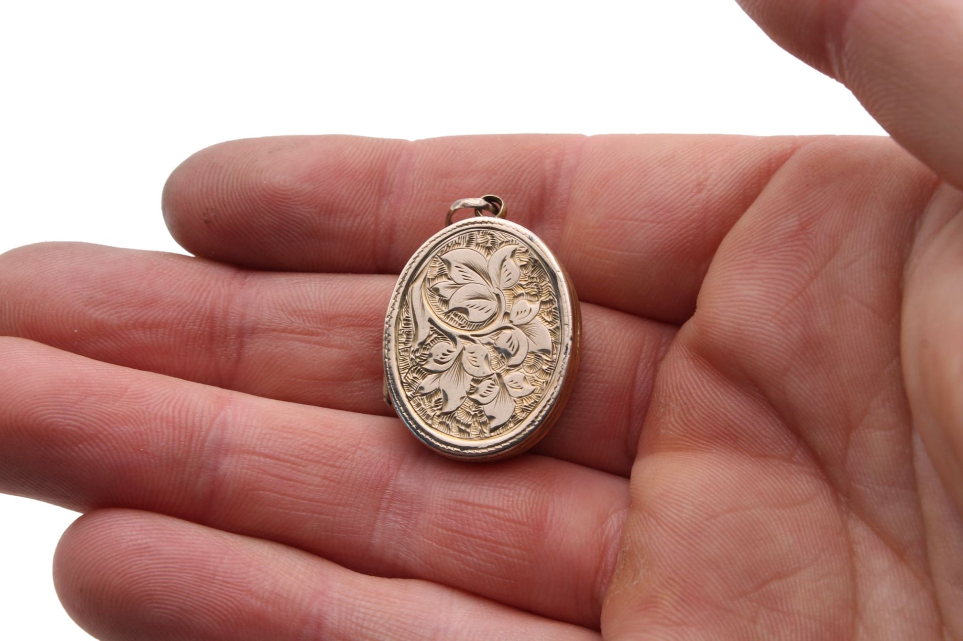 antique-victorian-9ct-gold-back-front-foliate-engraved-locket