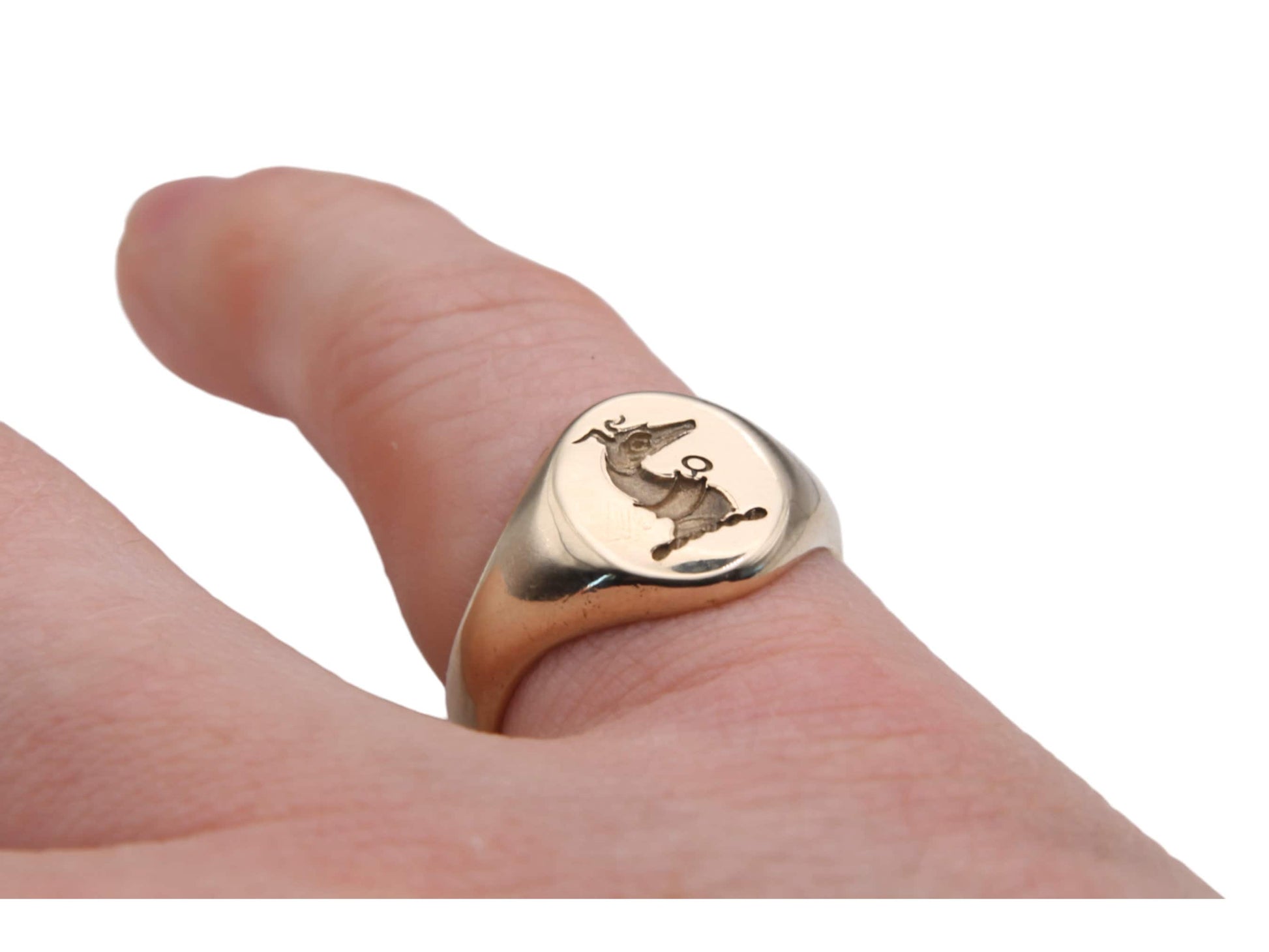 vintage-9ct-yellow-gold-greyhound-crest-intaglio-signet-ring